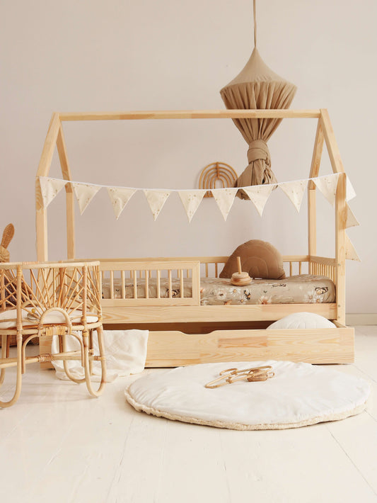 Slinger - Kleine bloemen slinger op ecru voor kinderkamer | Matuu