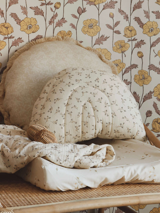 Regenboog kussen met delicaat, natuurlijke twijgen patroon | Matuu