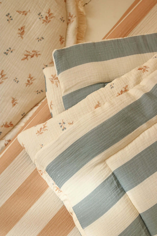 Small Leaves & Blue Stripes – Kids Quilt