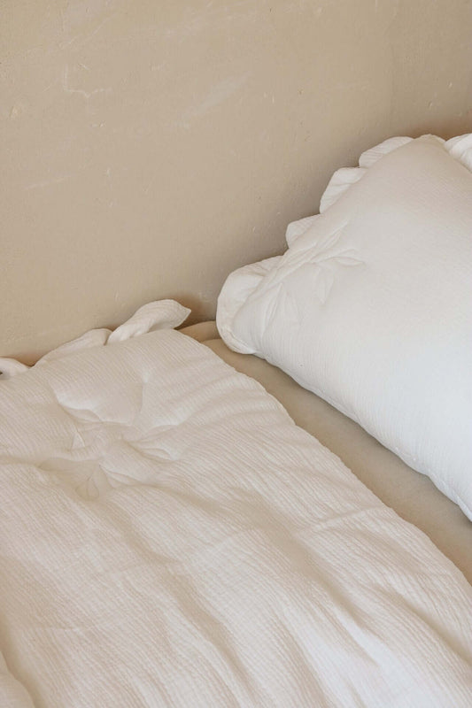 White Leaves – Quilted Kids Quilt & Pillow Set