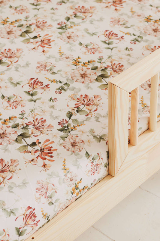 Matuu - Honeysuckle - fitted sheet, hoeslakenHoeslaken - Kamperfoelie bloemen | Matuu