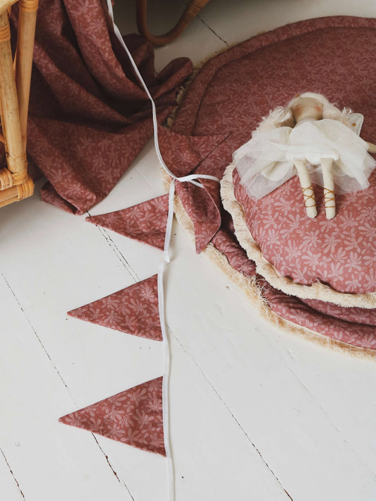 Matuu - Burgundy barberries - garland