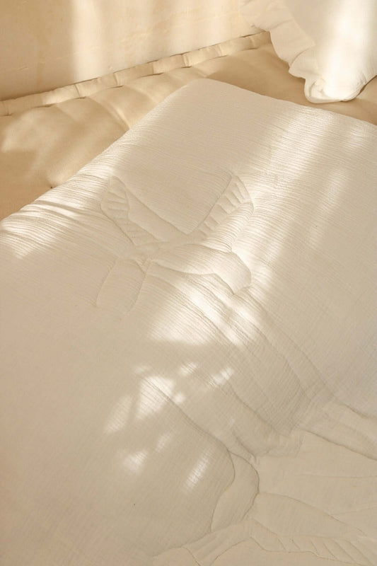 White birds - quilted muslin baby play mat, boxkleed