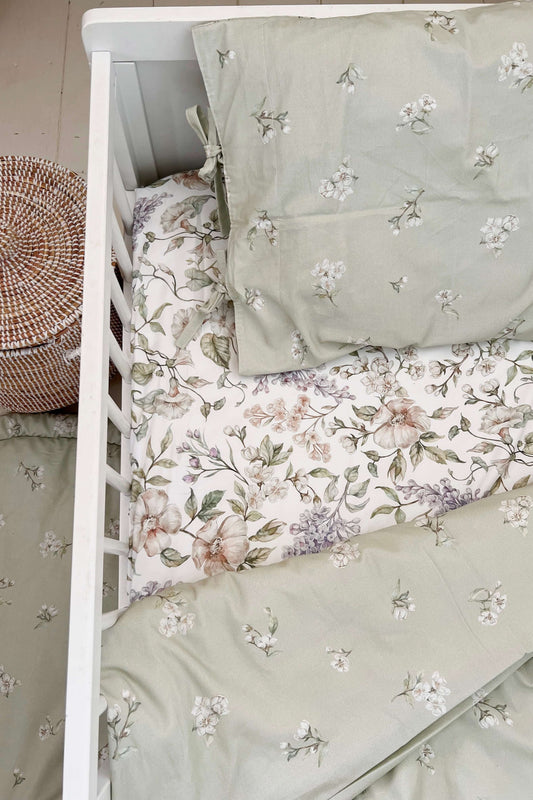 Hoeslaken - May garden - meituin bloemen op wit | Matuu