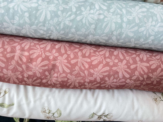 Matuu - Burgundy barberries - Baby play mat, boxkleed