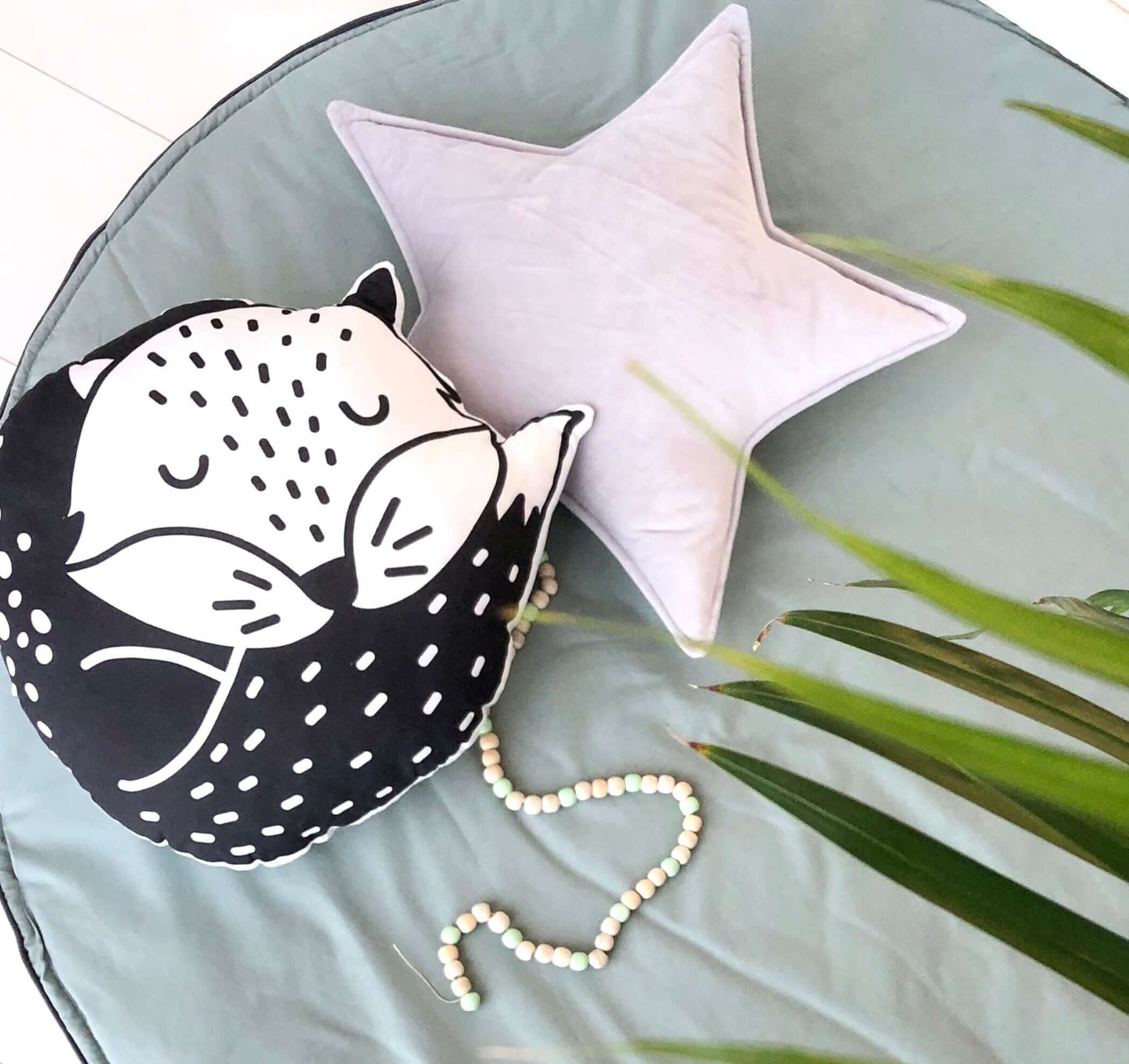 Matuu - GREY STAR - velvet pillow