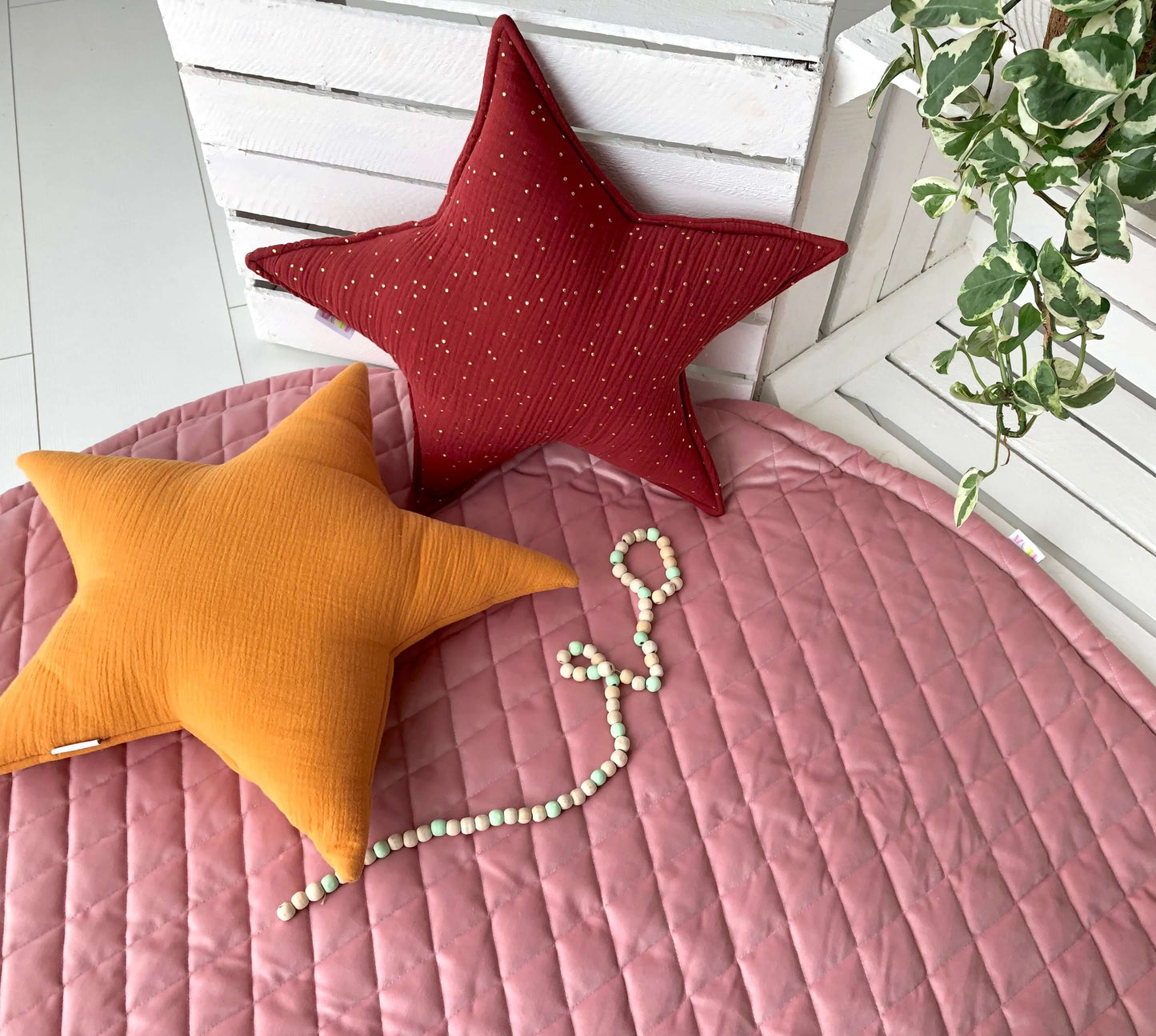 Matuu - Red rust star with gold dots - double gauze pillow, terakota pillow
