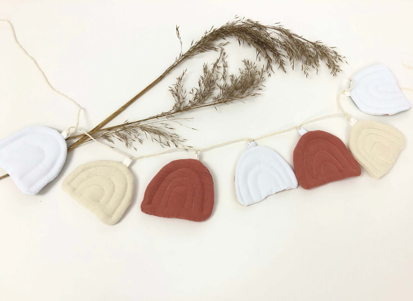 Matuu - The rainbows ( dusty pink & ecru) - garland