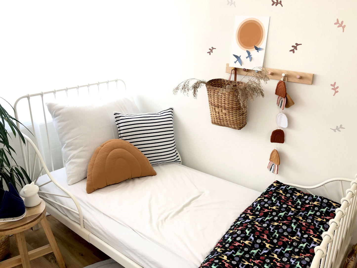 Matuu - The rainbows (Brown & Carmel) - garland