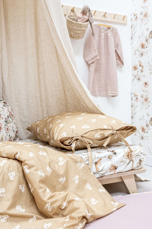 Beddengoed set | Dekbedovertrek and kussensloop - Kleine bloemen karamel | Matuu