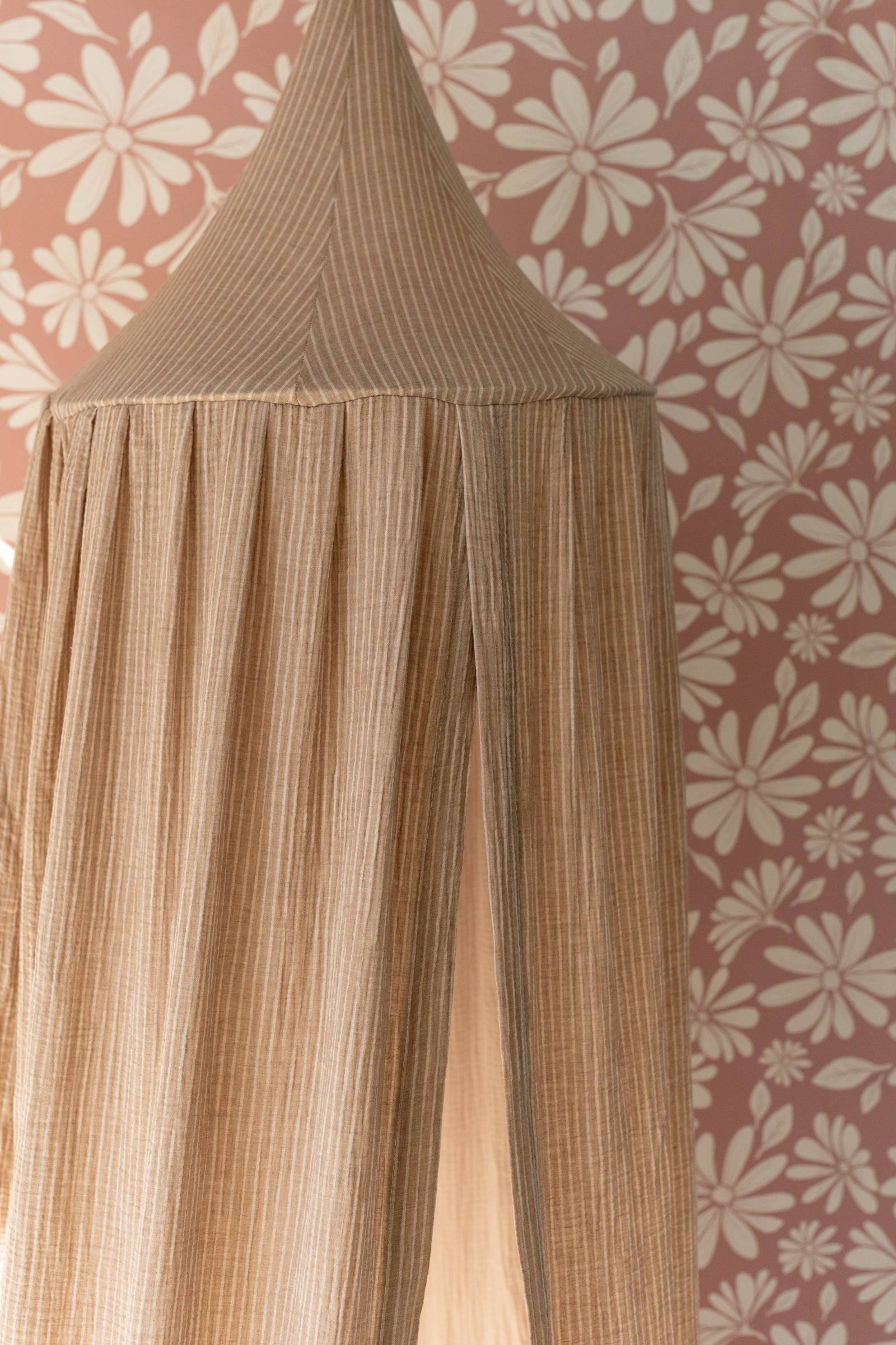 Matuu Beige Fine Stripes muslin crib canopy over round play mat – cozy reading nook