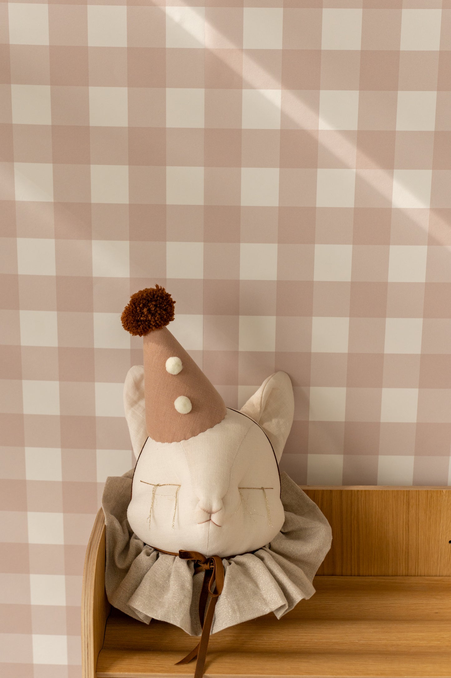 Matuu Sand Gingham beige gingham wallpaper with wooden shelf – cozy nursery styling