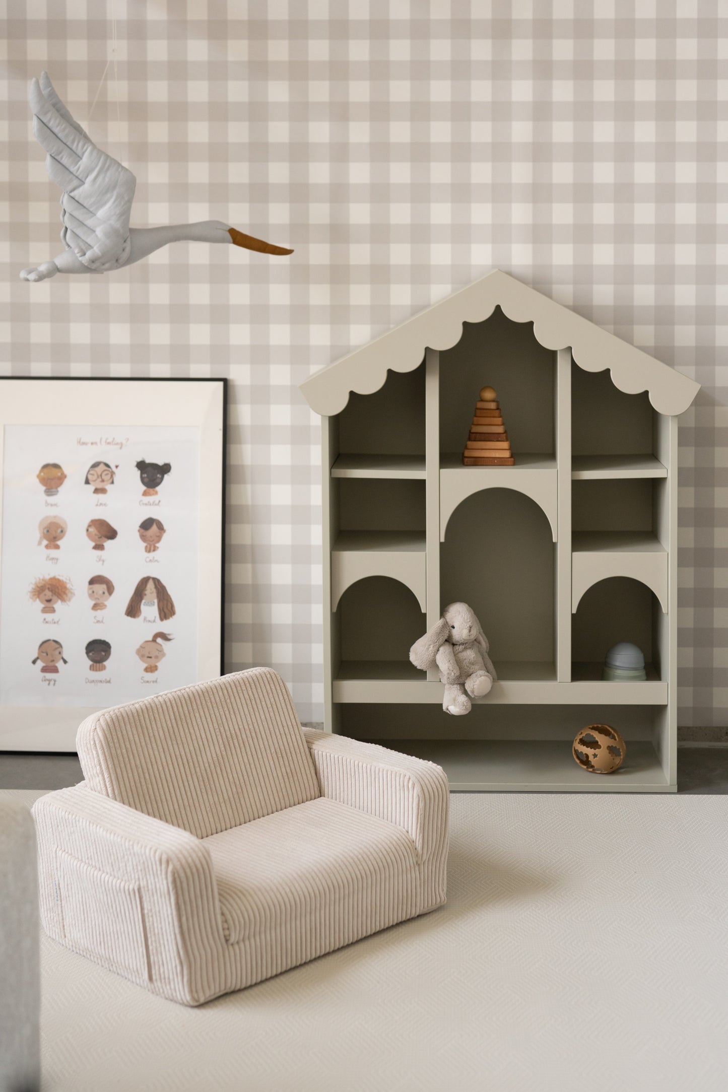 Matuu Woodland Gingham moss green checks wallpaper in kids’ room – stylish wall decor