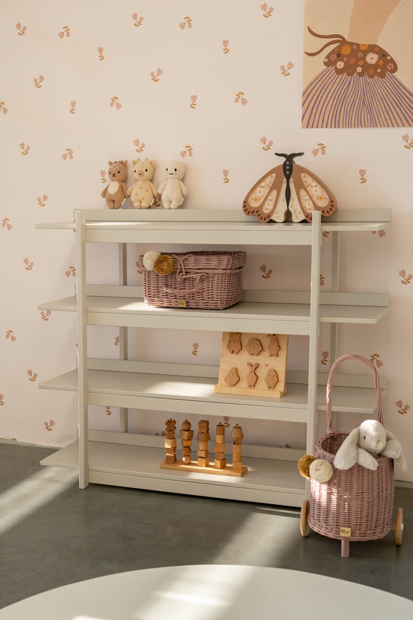 Little Buds – delicate flower wallpaper