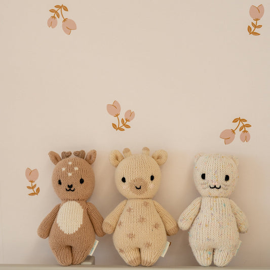 Little Buds – delicate flower wallpaper