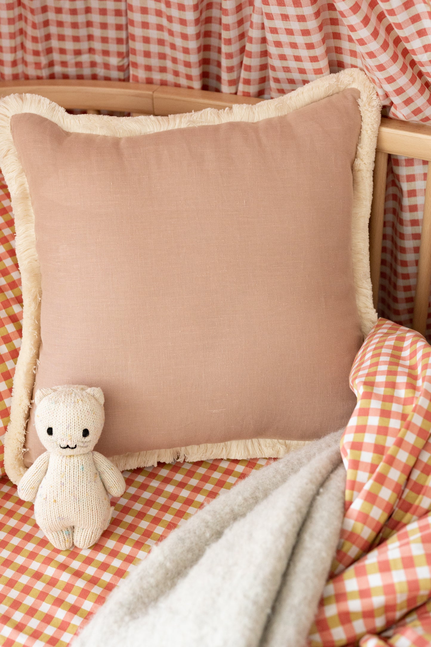 Retro pink square linen pillow