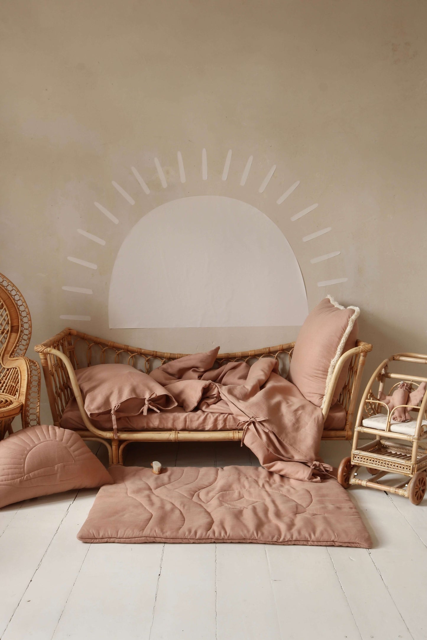 Retro pink sun linen pillow