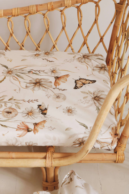 Matuu - Gold meadow on white - fitted sheet, hoeslaken