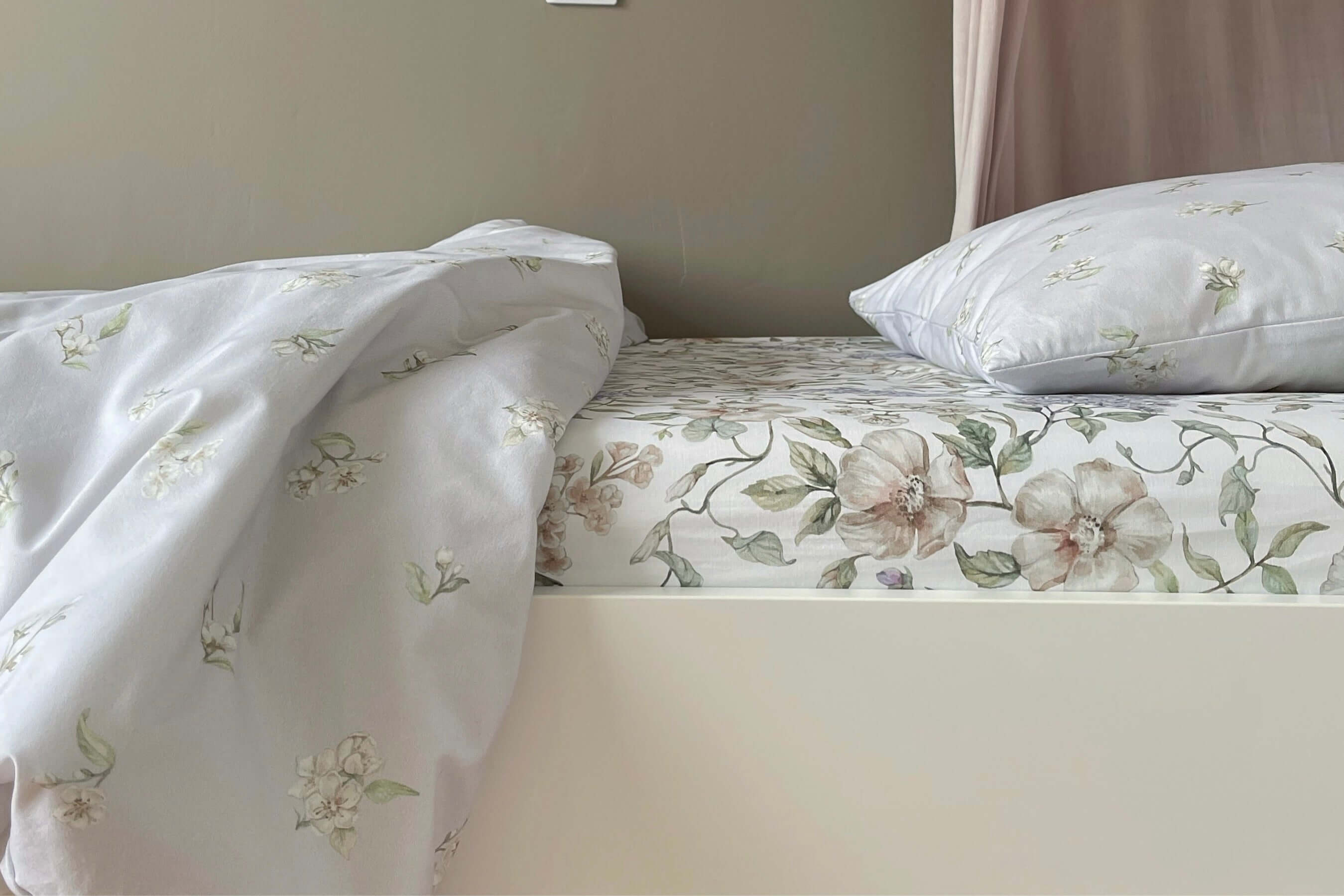 Lilac bedding outlet set