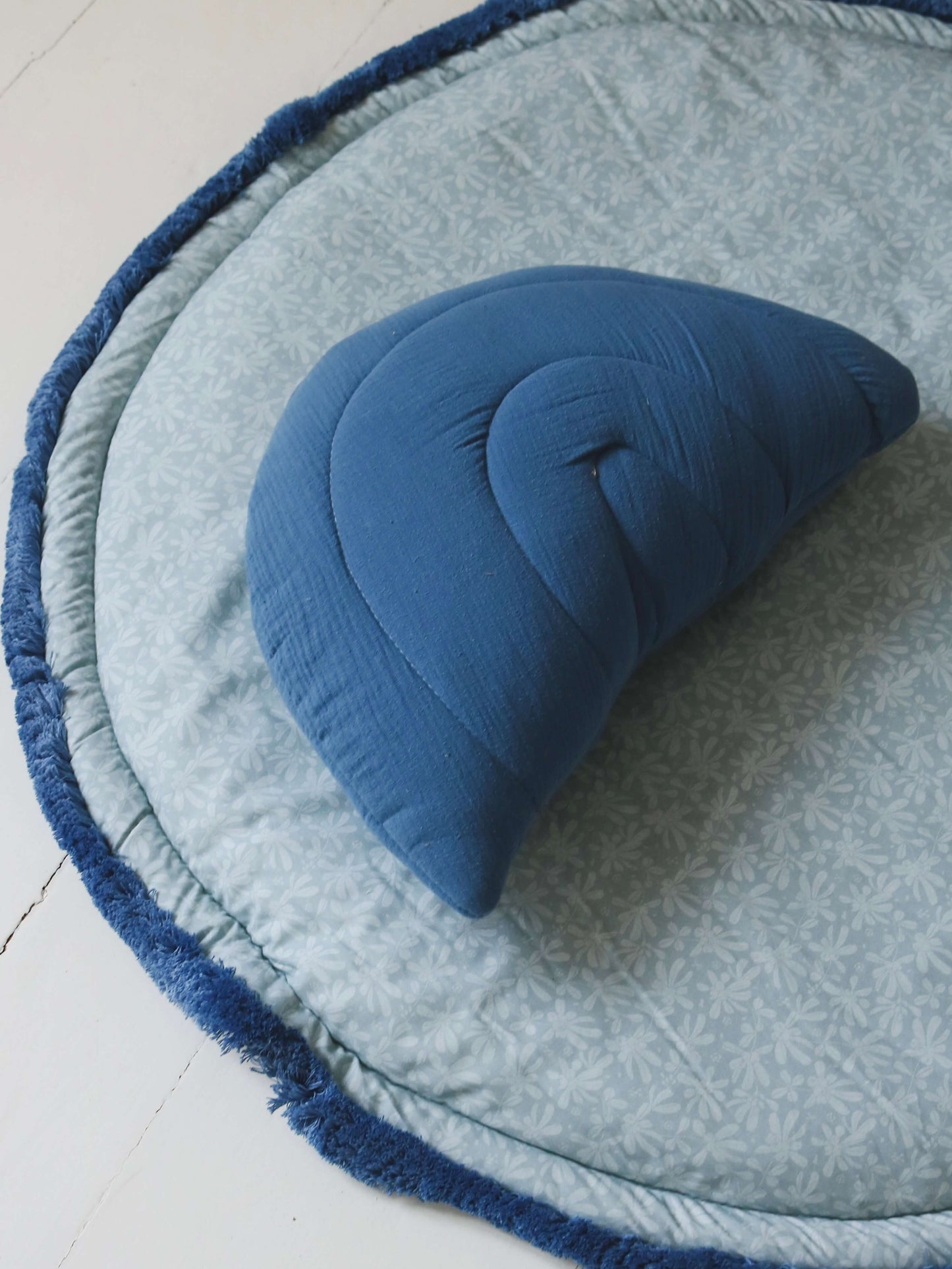 Matuu - Blue muslin rainbow pillow