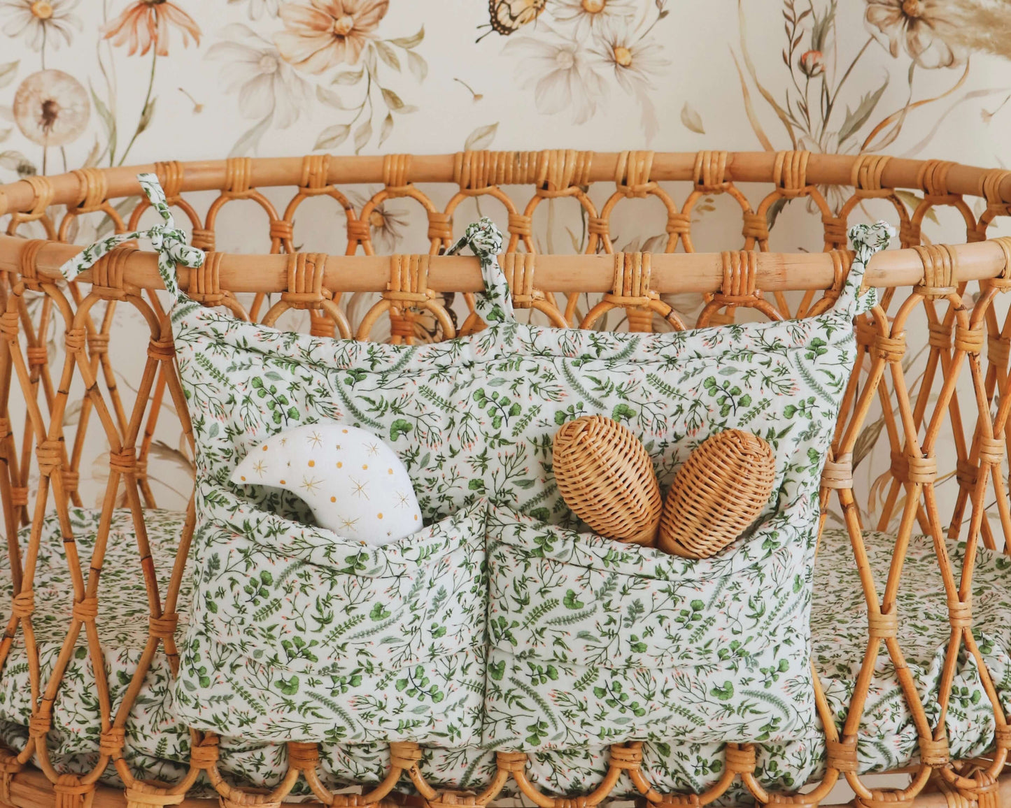 The little leaves - muslin bed pocket organizer