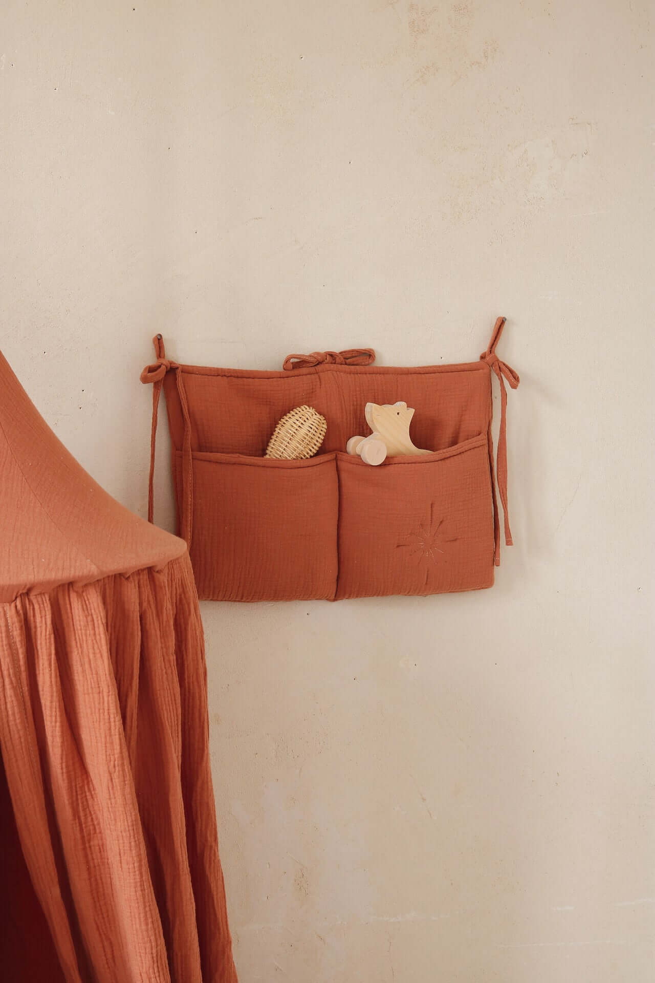 Sweet peach - muslin bed pocket organizer