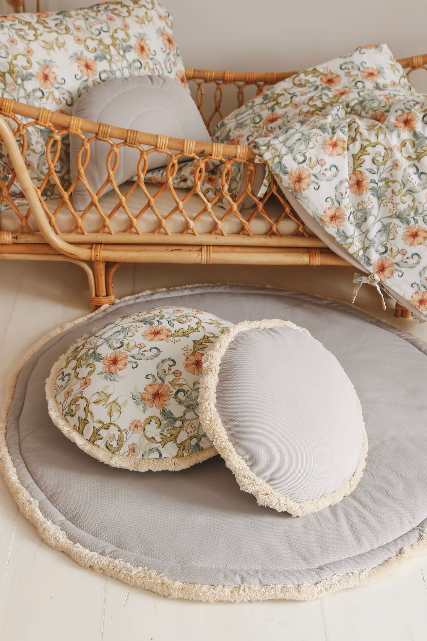 Matuu - Grey pillow - round velvet pillow