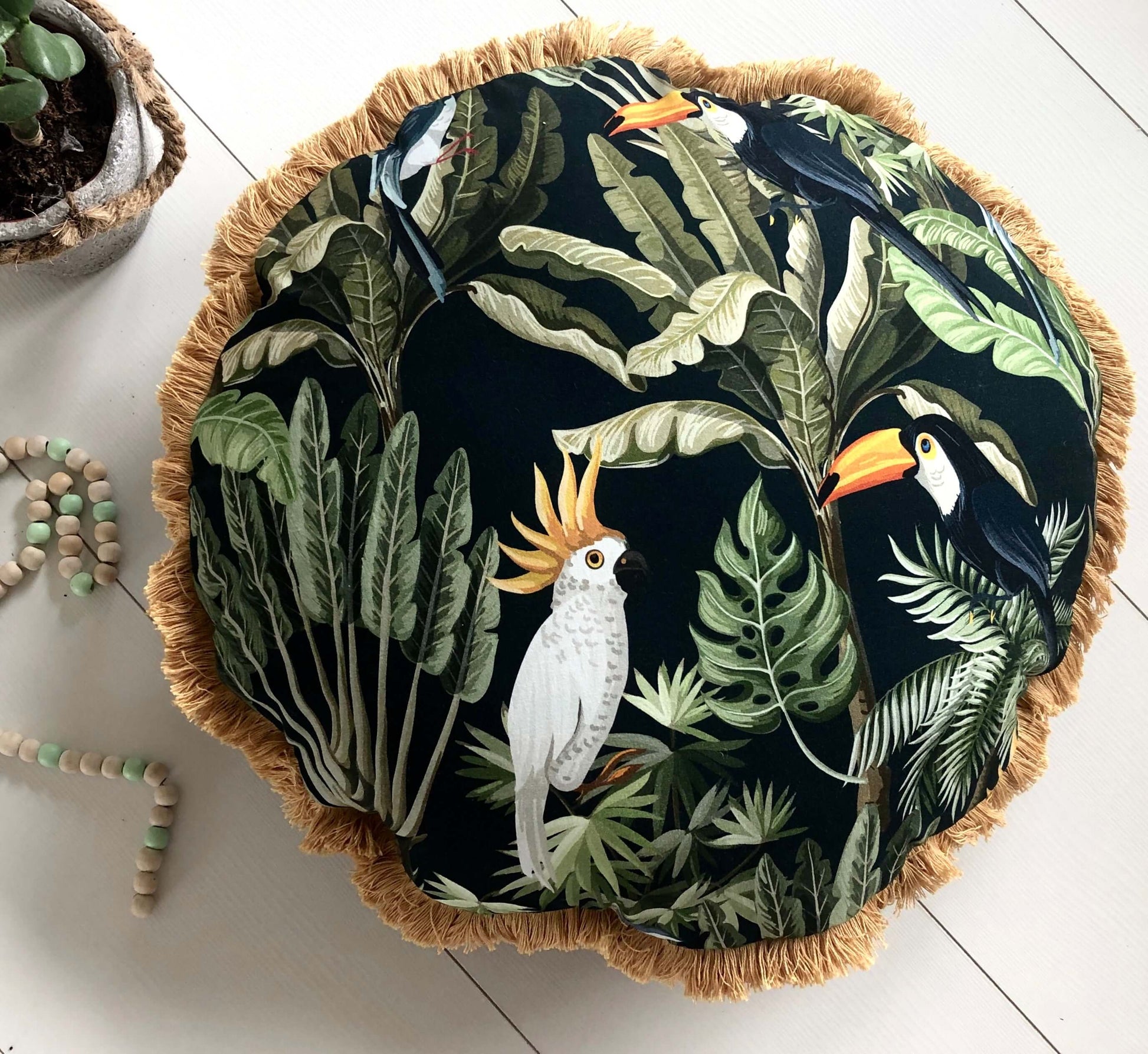 Matuu - Tropical forest - round pillow