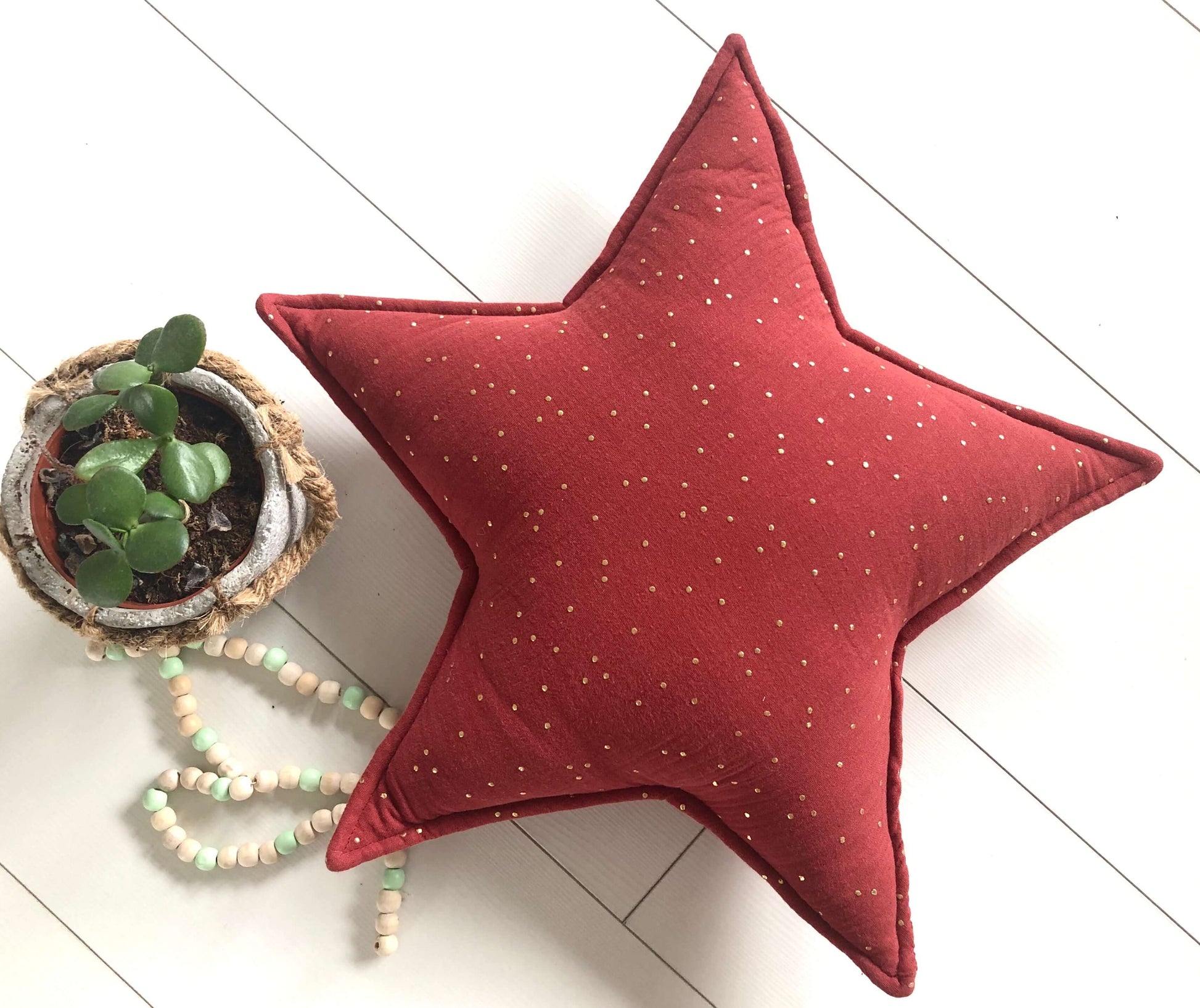 Matuu - Red rust star with gold dots  - double gauze pillow, terakota pillow