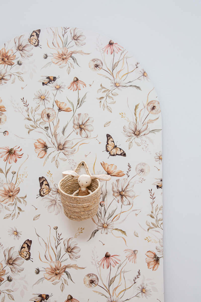  Behang - gouden weide bloemen op wit - grote bloemen patroon | Matuu