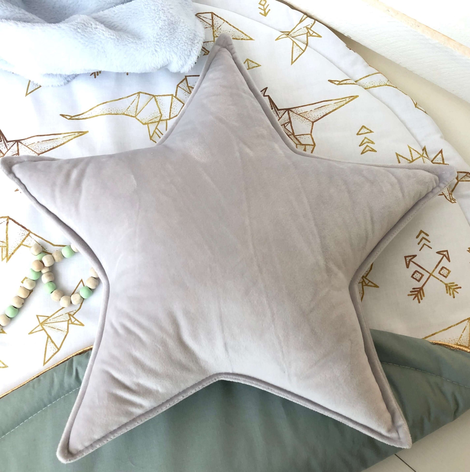 Matuu - GREY STAR - velvet pillow